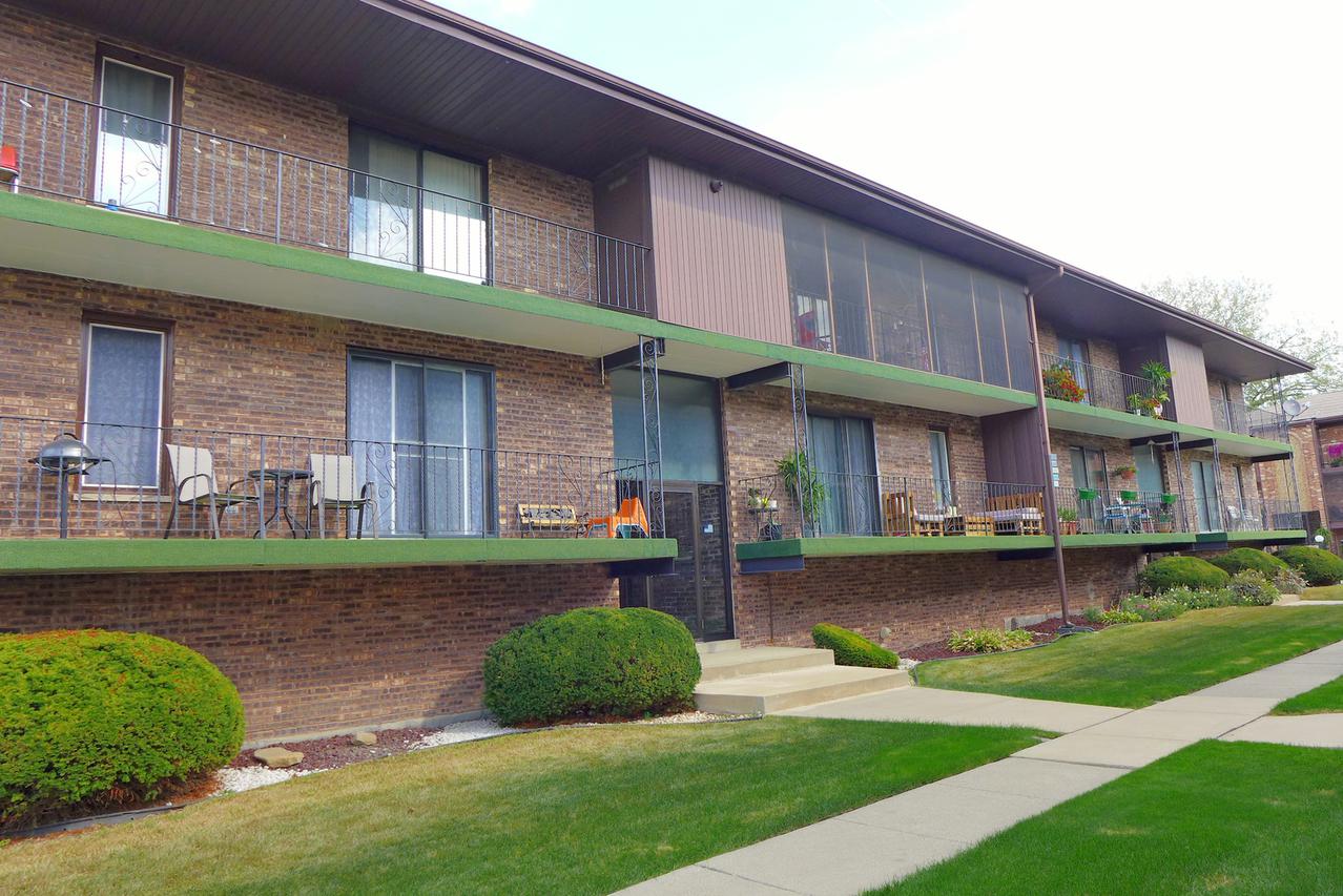 11334 Moraine Dr. #D, Palos Hills, IL 60465