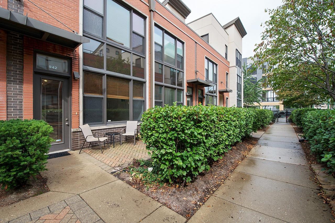 942 N Crosby St., Chicago, IL 60610