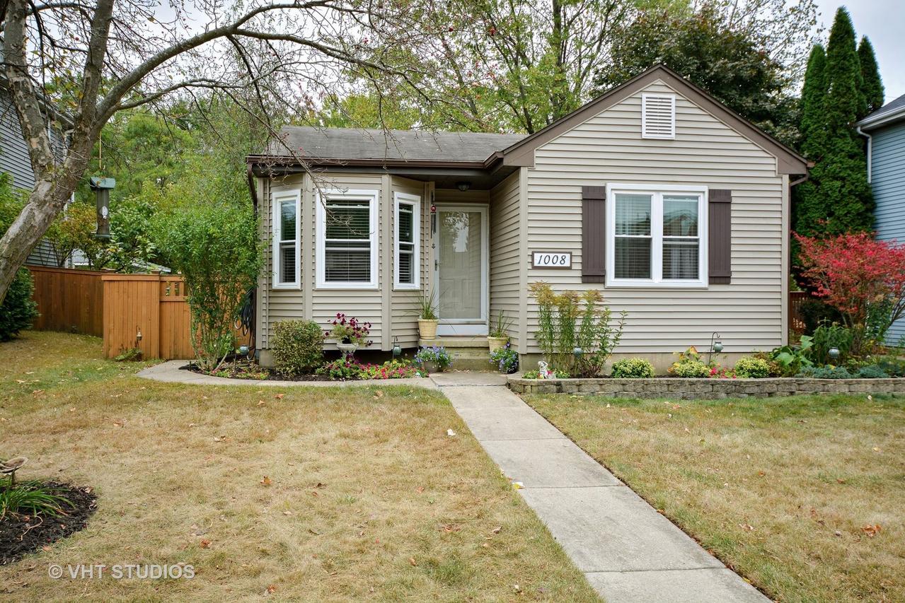 1008 Manchester Course, Geneva, IL 60134