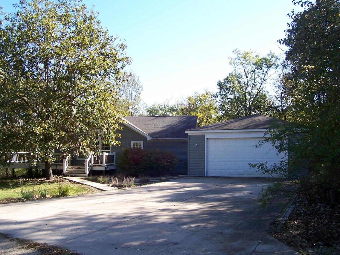 4 Maple Ct., Putnam, IL 61560