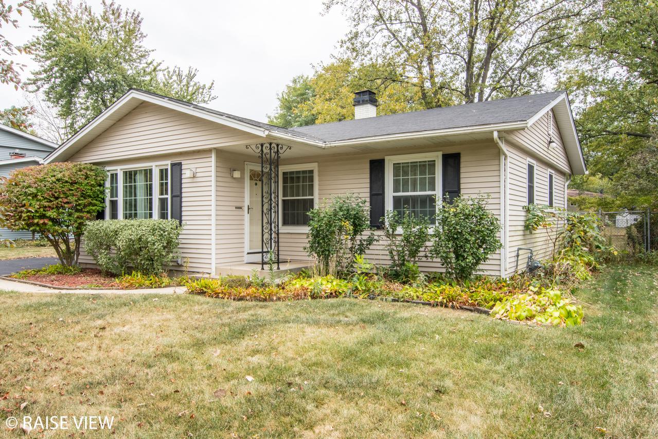 5S458 Glenoban Dr., Naperville, IL 60563