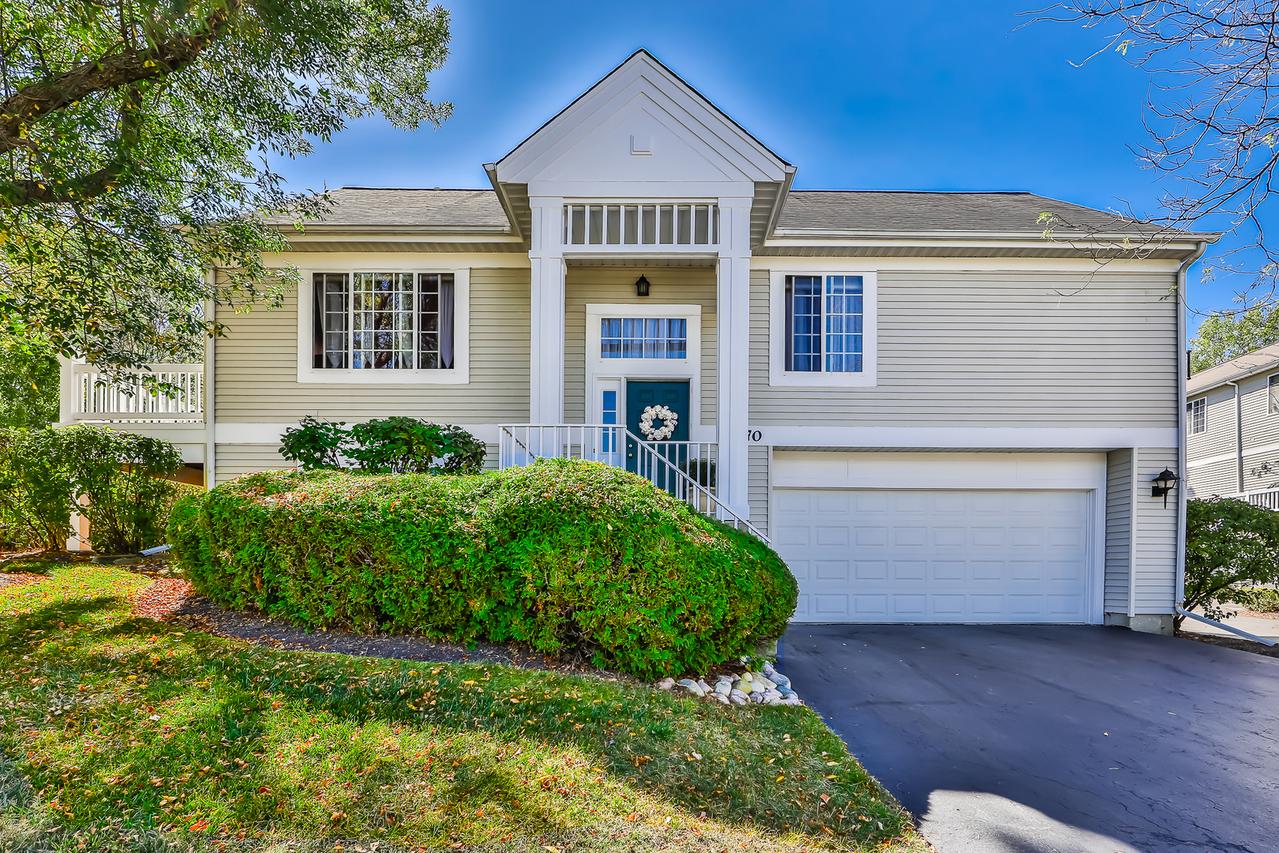 1770 Sienna Ct., Wheeling, IL 60090