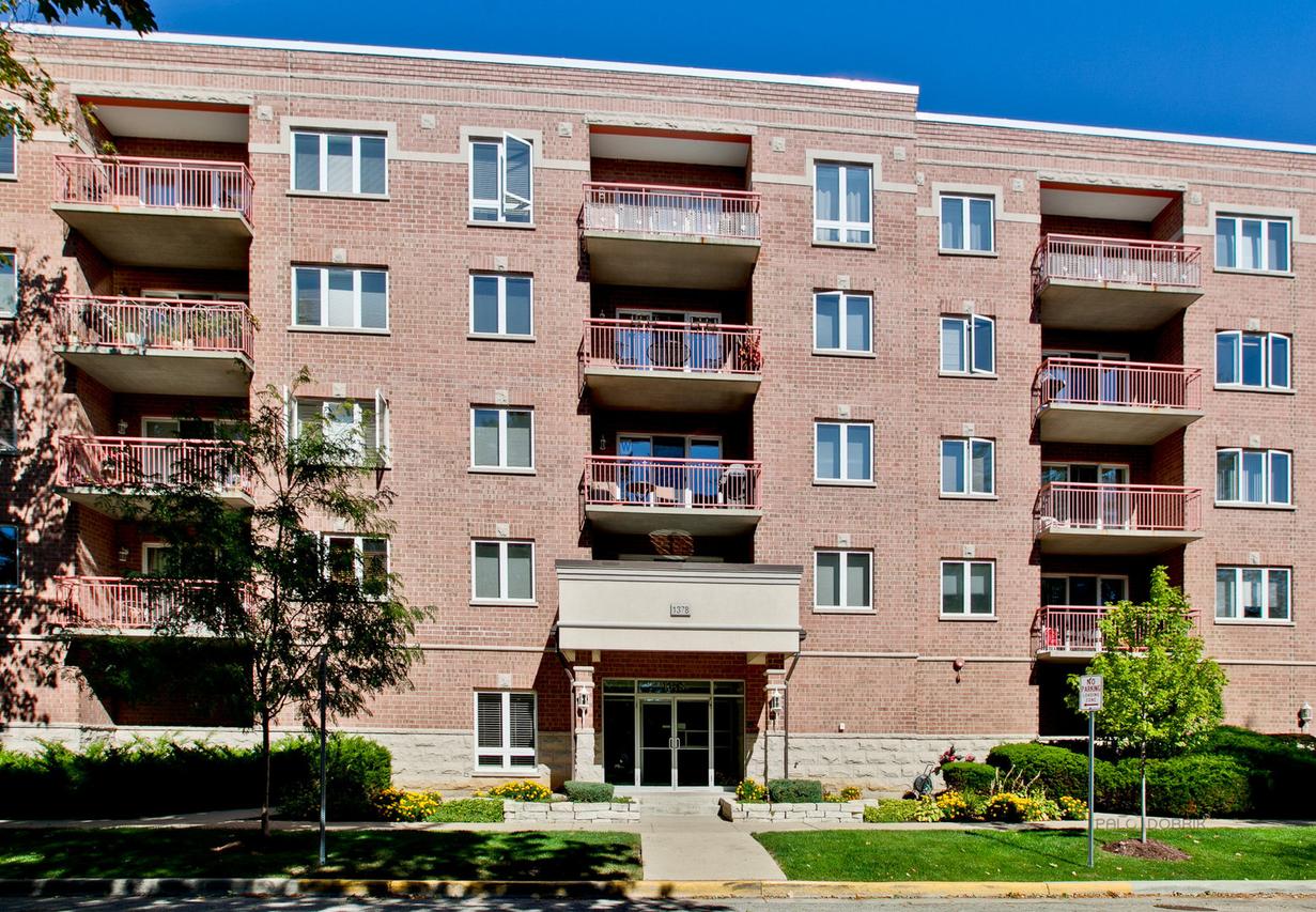 1378 Perry St. #210, Des Plaines, IL 60016