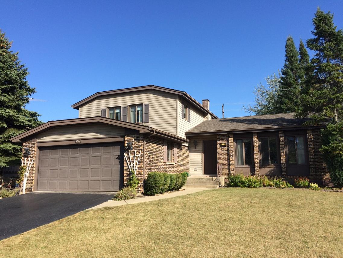 811 E Kings Point Dr., Addison, IL 60101
