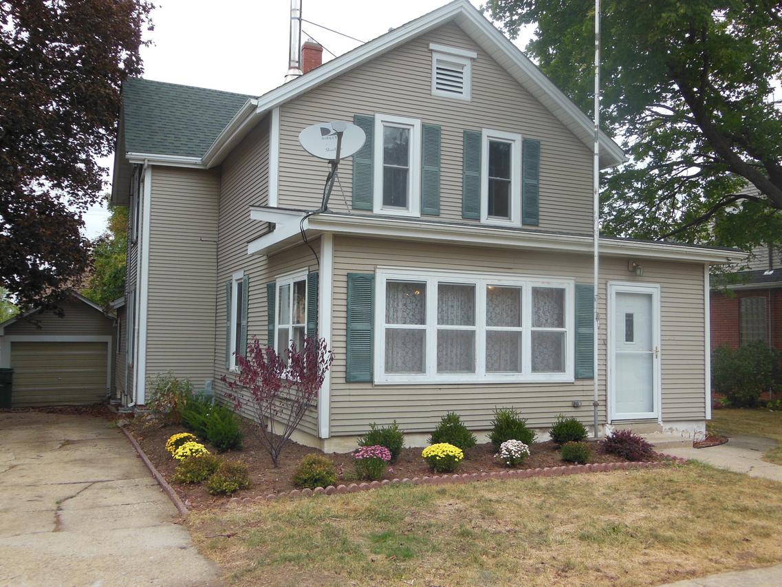 166 Grove Ave., Hampshire, IL 60140