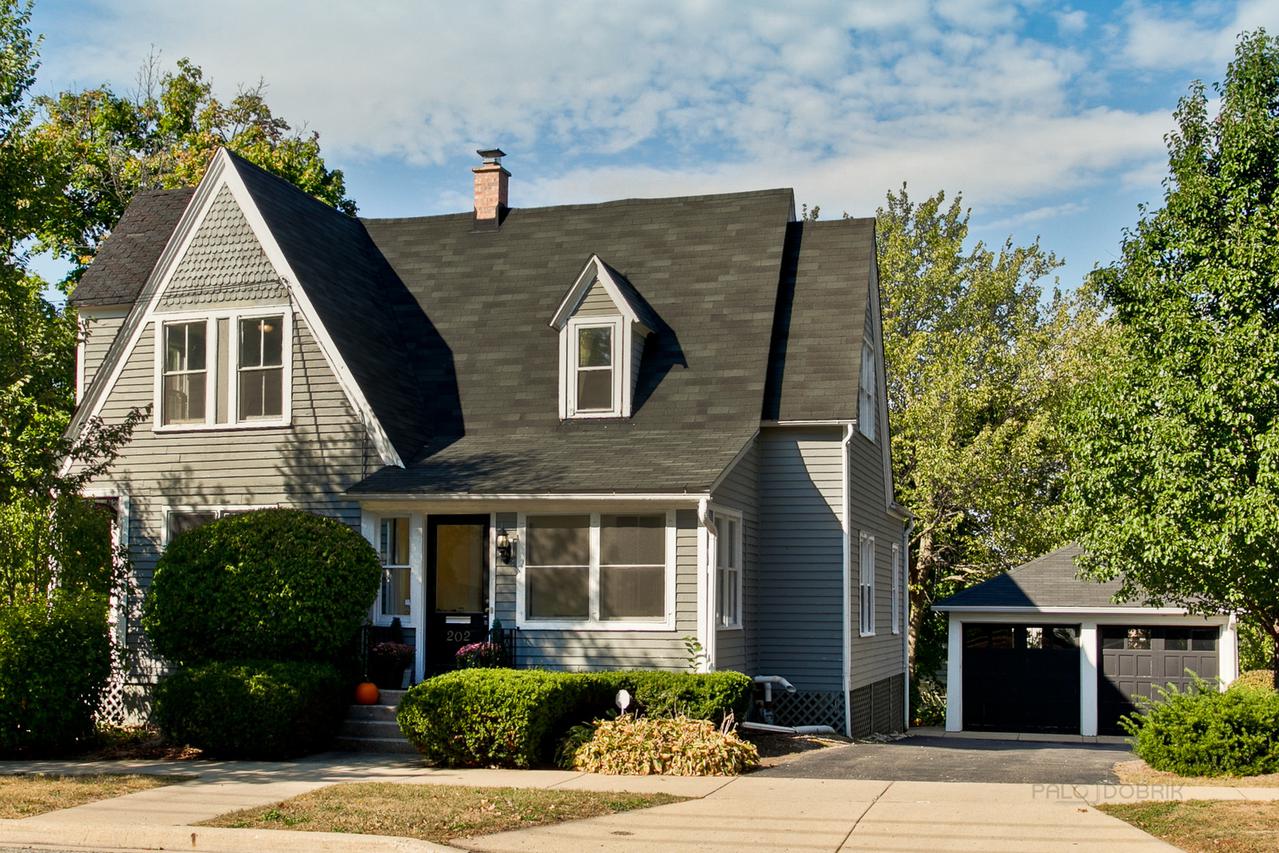 202 E Hillside Ave., Barrington, IL 60010