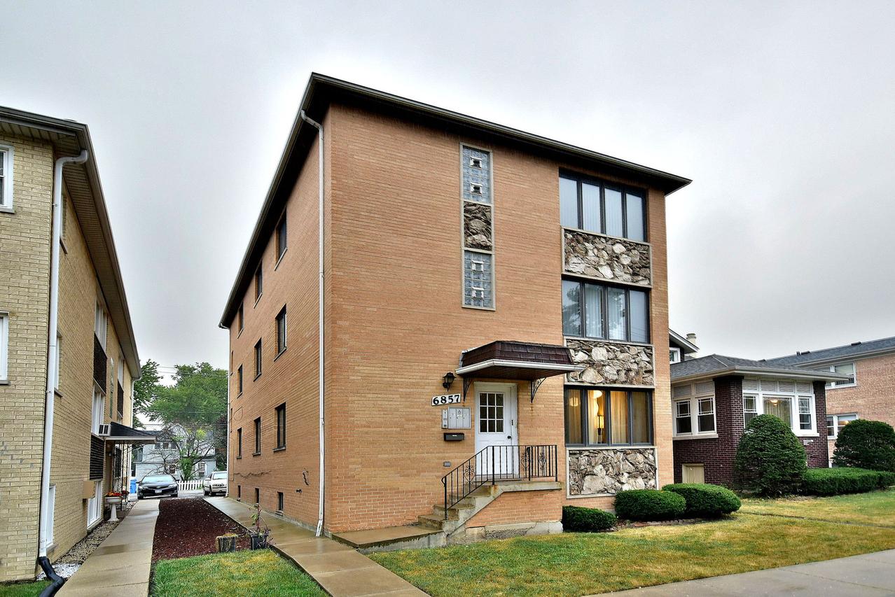 6857 N Overhill Ave., Chicago, IL 60631