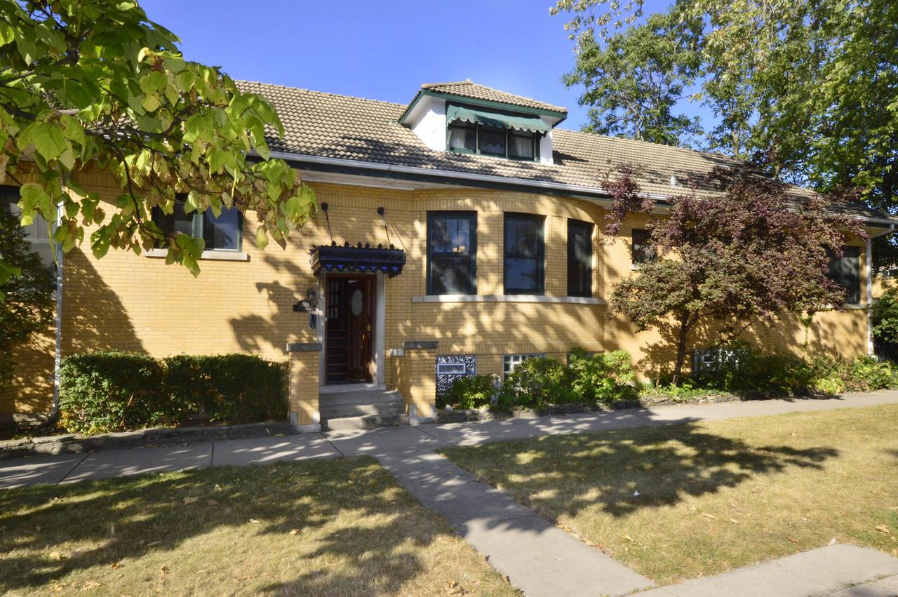6601 N Fairfield Ave., Chicago, IL 60645