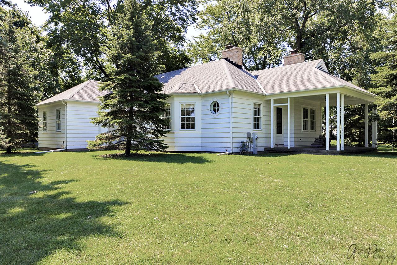 390 Brittain Ave., Grayslake, IL 60030