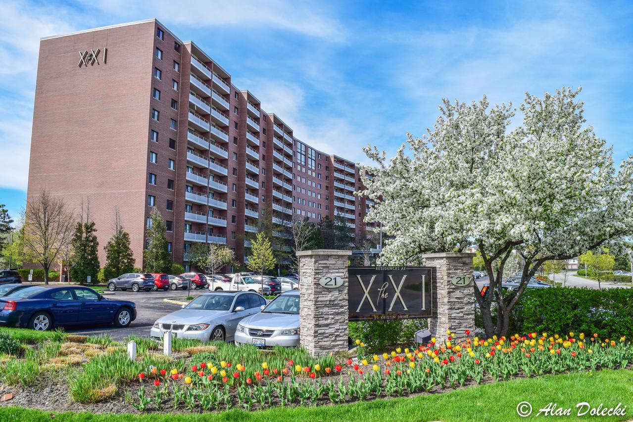 21 Kristin Dr. #306, Schaumburg, IL 60195