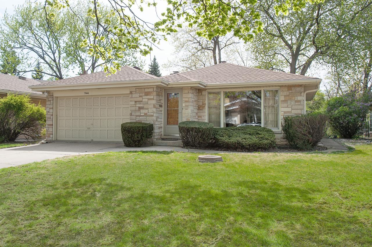 7040 N Kilpatrick Ave., Lincolnwood, IL 60712