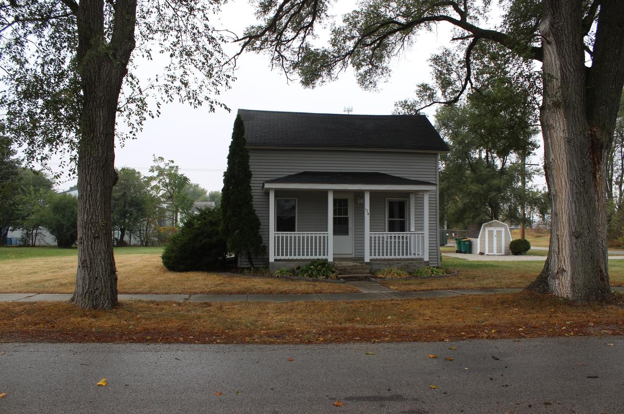 124 Oak St., Hampshire, IL 60140