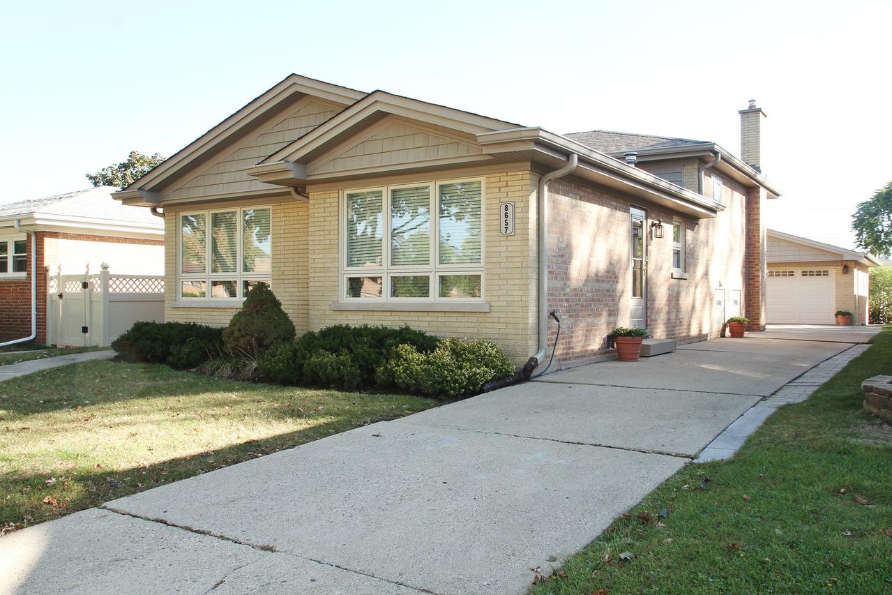 8657 N Merrill St., Niles, IL 60714