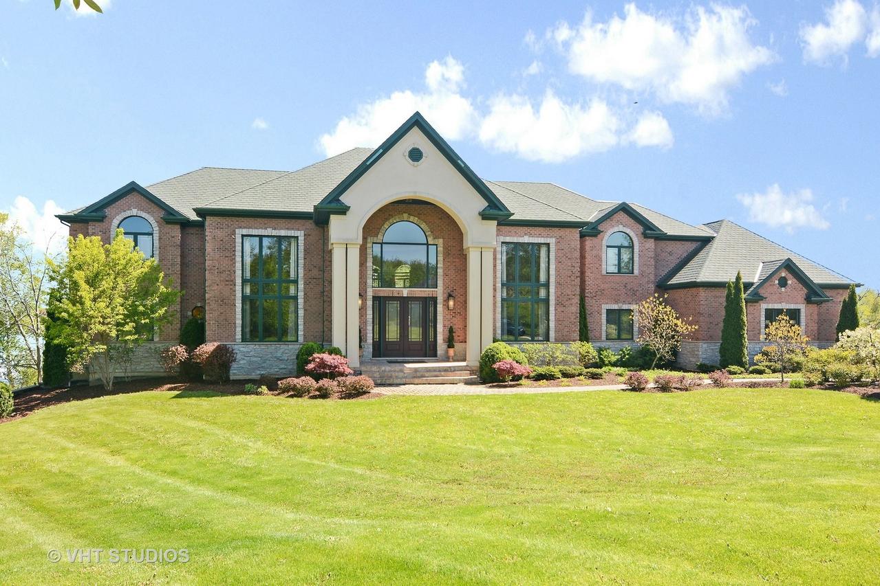 61 Deer Point Dr., Hawthorn Woods, IL 60047