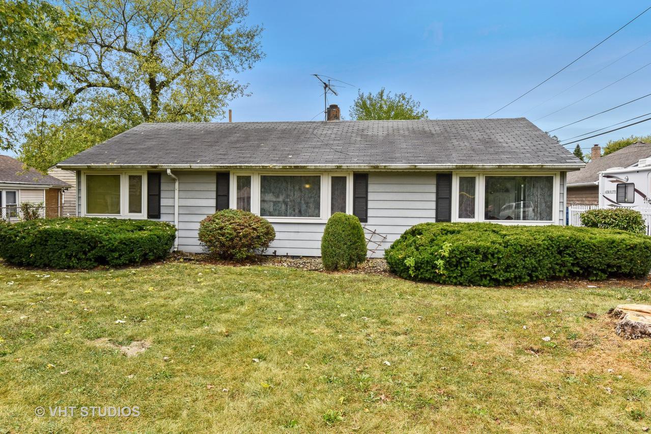 9972 Harnew Rd., Oak Lawn, IL 60453