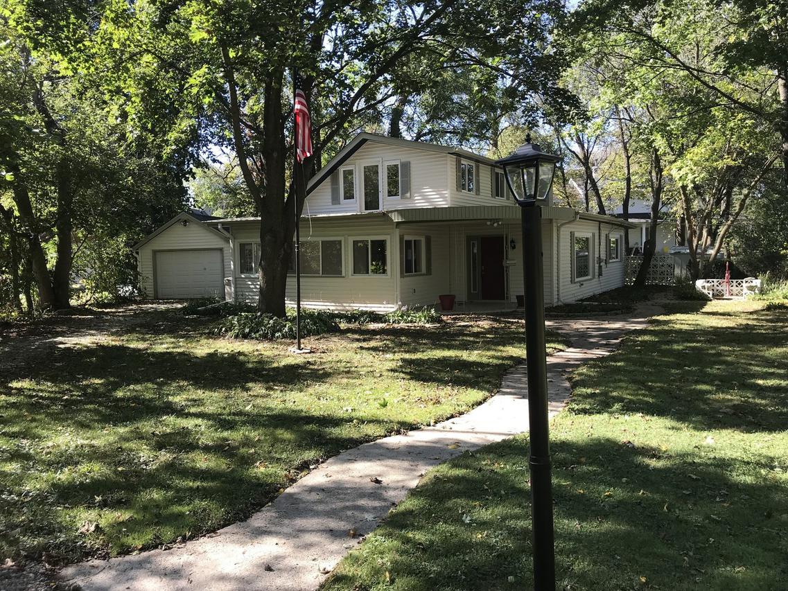 109 Beachway Dr., Fox River Grove, IL 60021