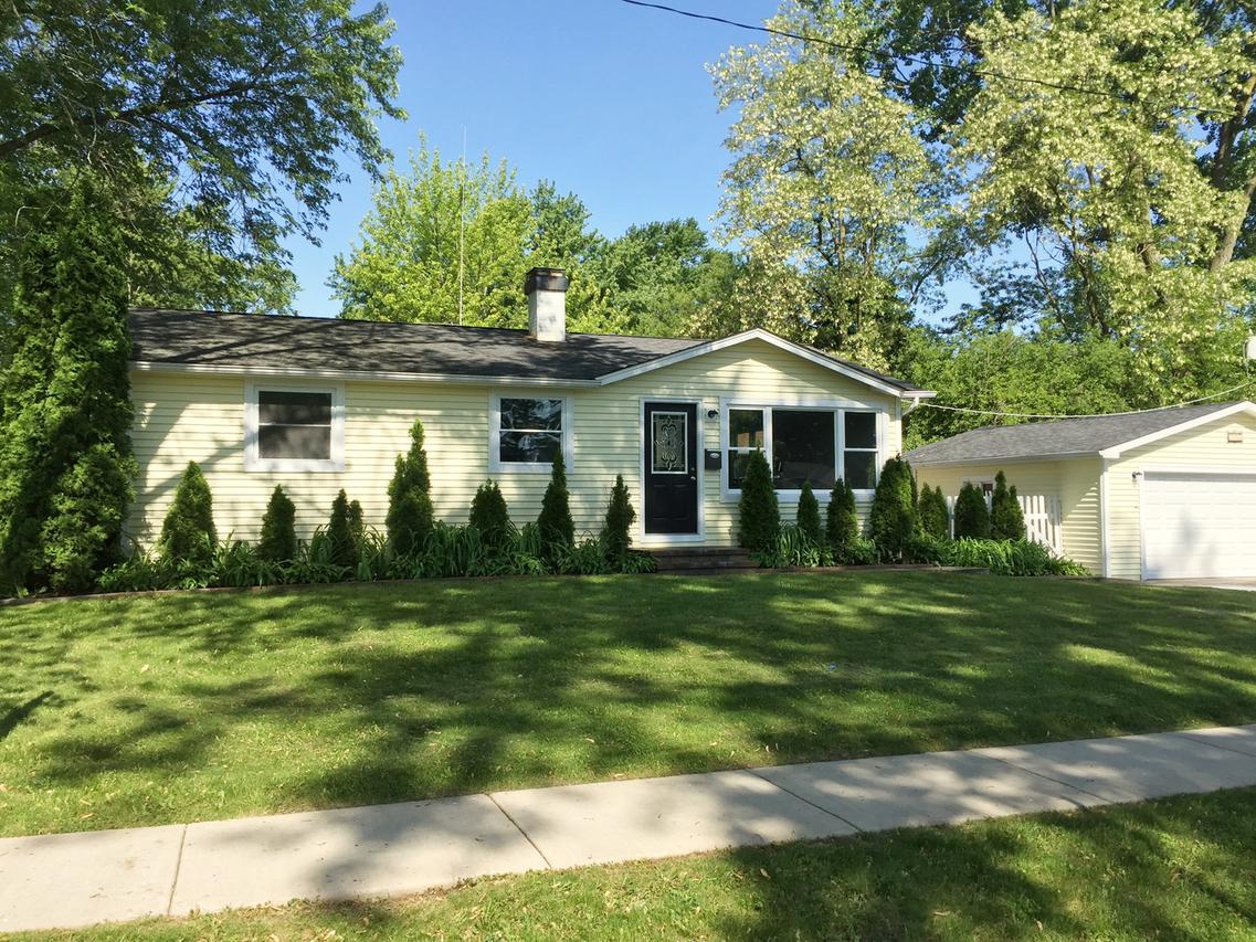 562 Pierce Ct., Grayslake, IL 60030