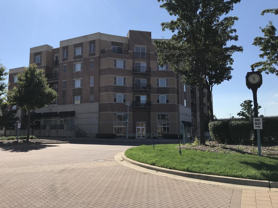 300 Village Cir. #401, Willow Springs, IL 60480