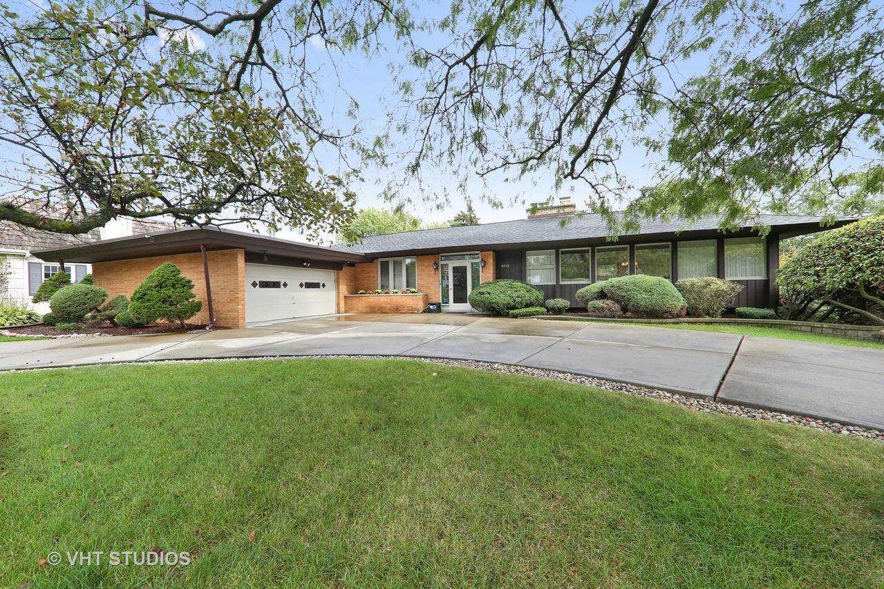 6815 County Line Ln., Burr Ridge, IL 60527