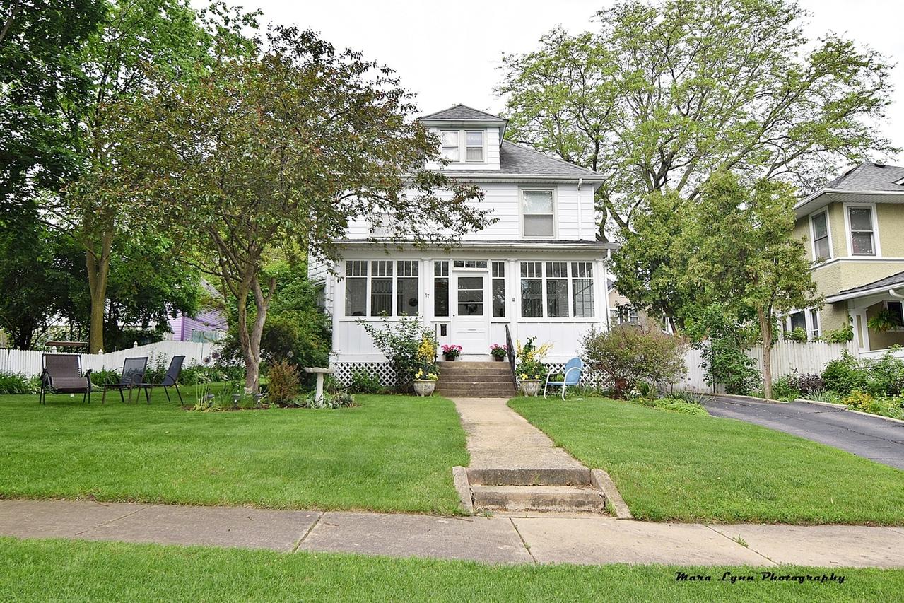 17 N 5th St., St. Charles, IL 60174