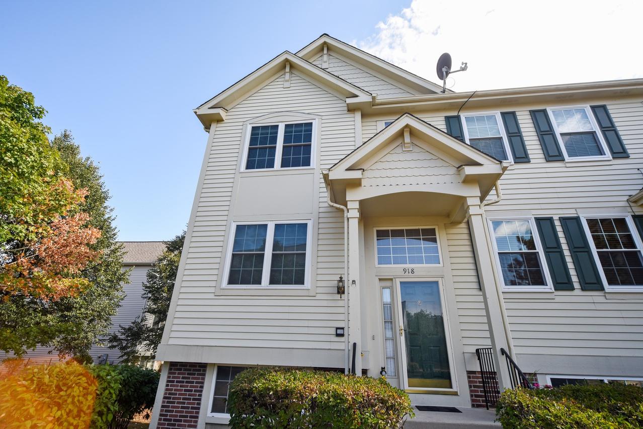 918 Manchester Cir., Grayslake, IL 60030