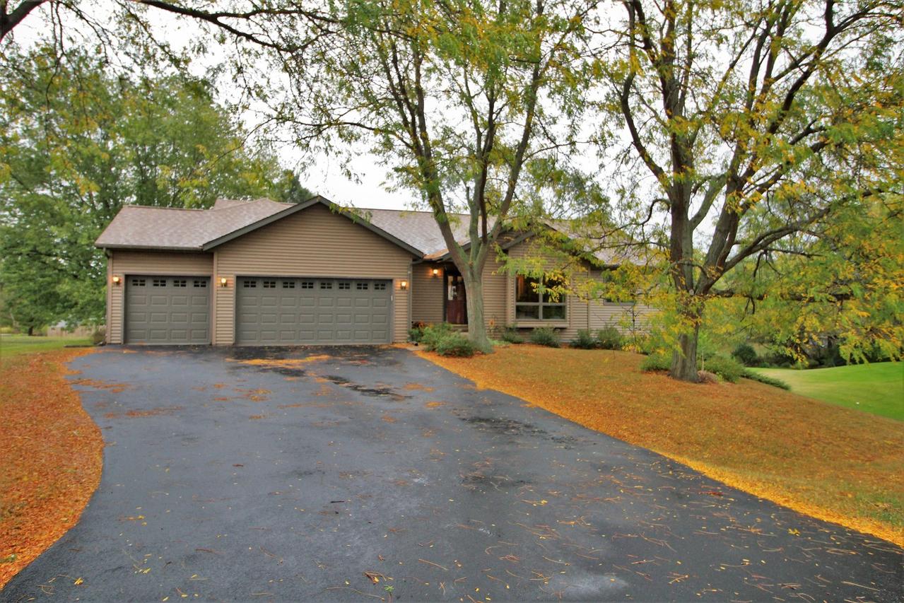 13581 Cricket Close, Roscoe, IL 61073