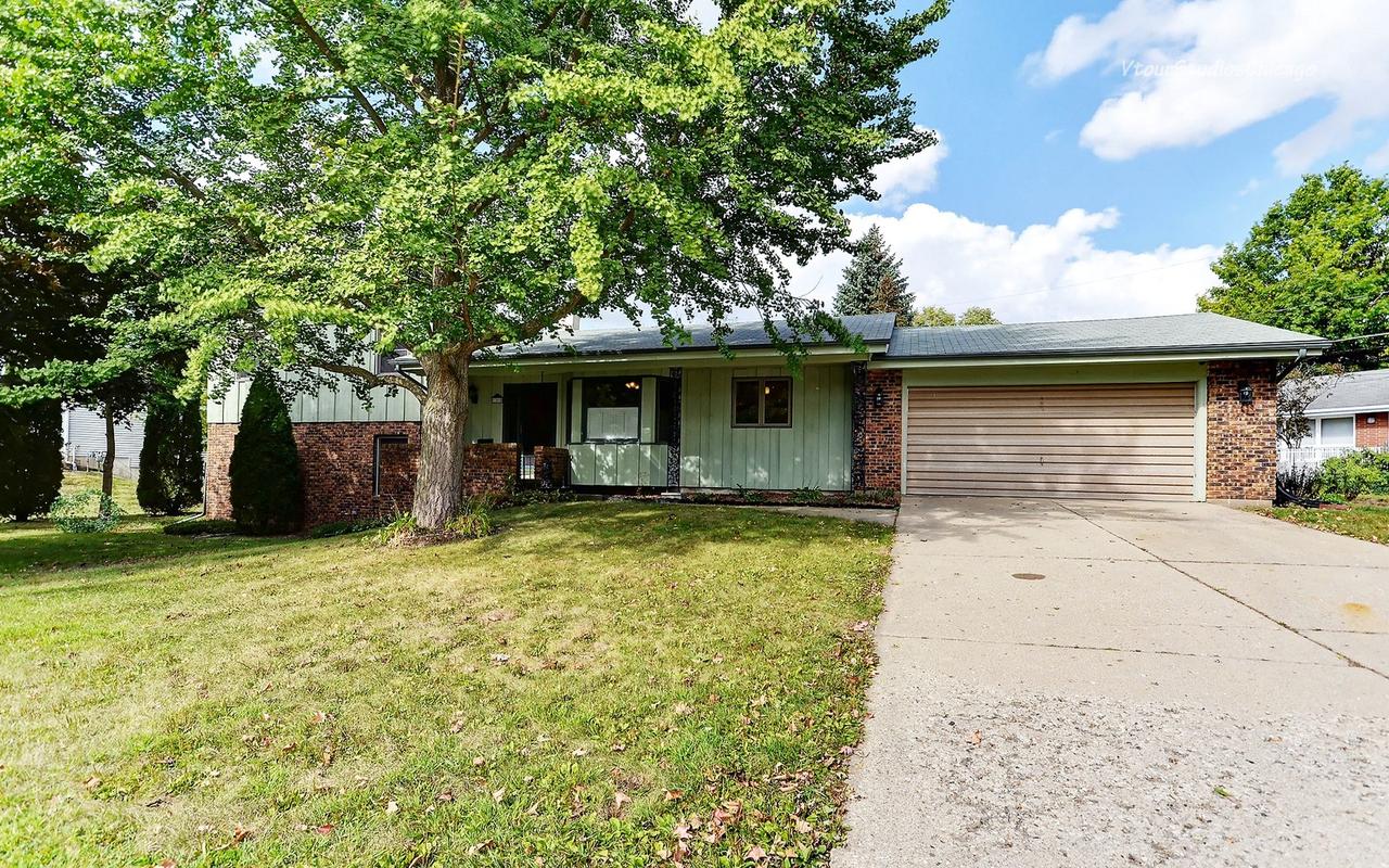 1205 University Dr., Dekalb, IL 60115