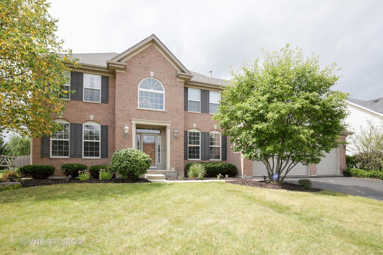 1564 Rolling Hills Dr., Crystal Lake, IL 60014