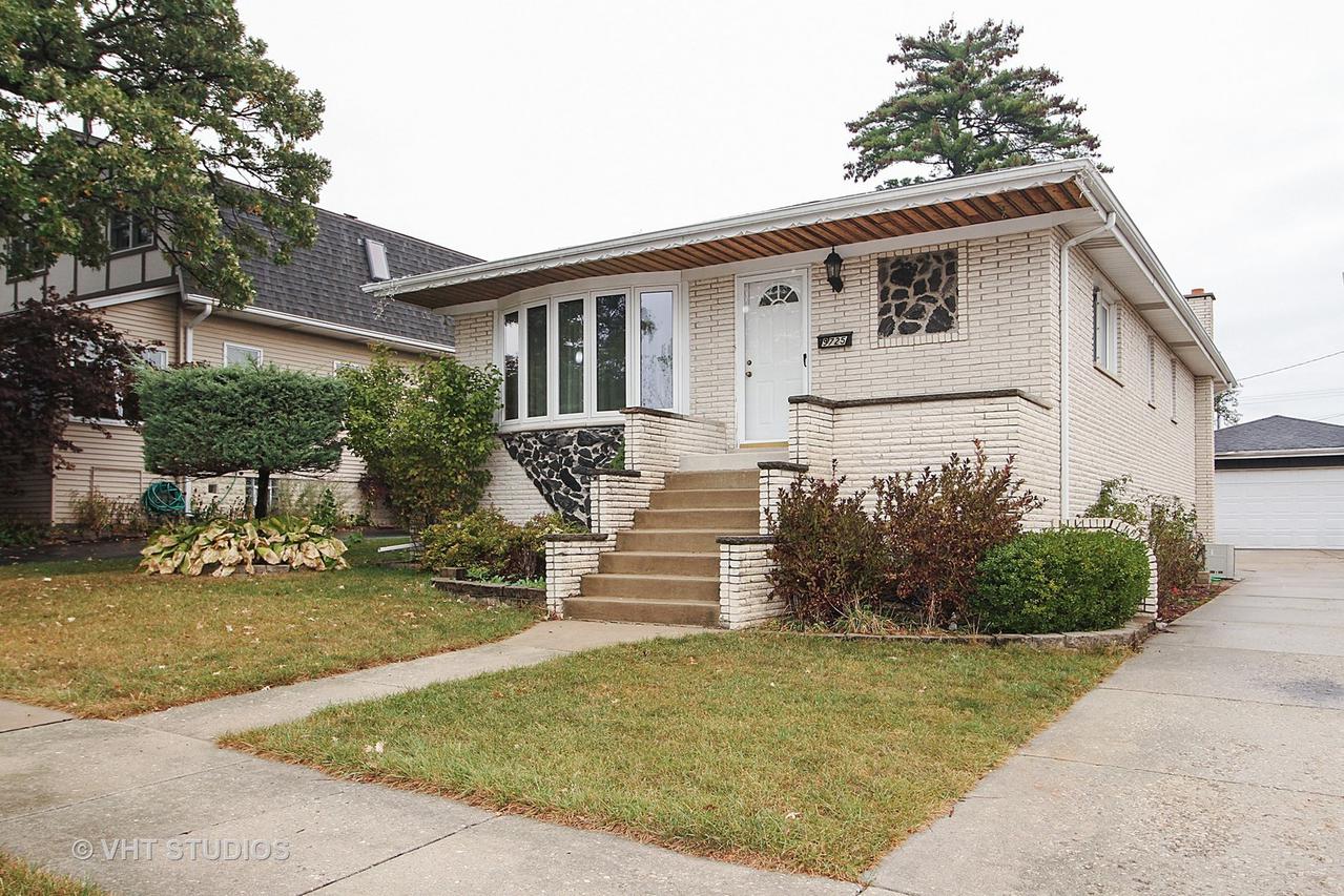 9725 Parkside Ave., Oak Lawn, IL 60453