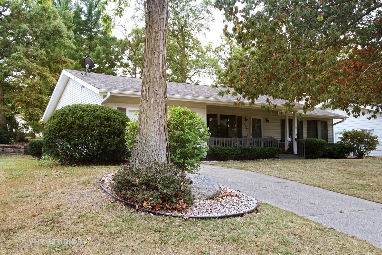 918 N Oakwood Dr., Mchenry, IL 60050