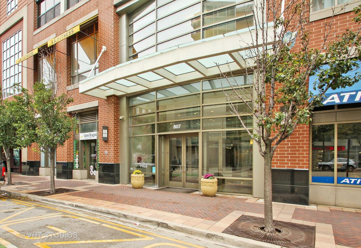 807 Davis St., Evanston, IL 60201