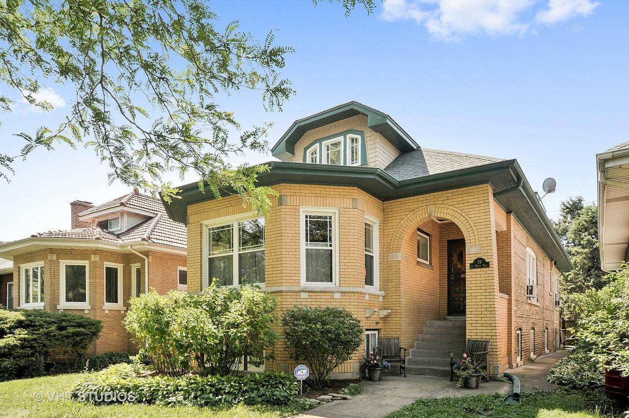19 Le Moyne Pkwy., Oak Park, IL 60302