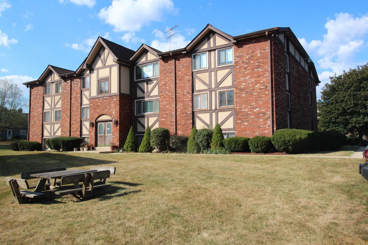 319 Dunning Ave. #3B, West Dundee, IL 60118