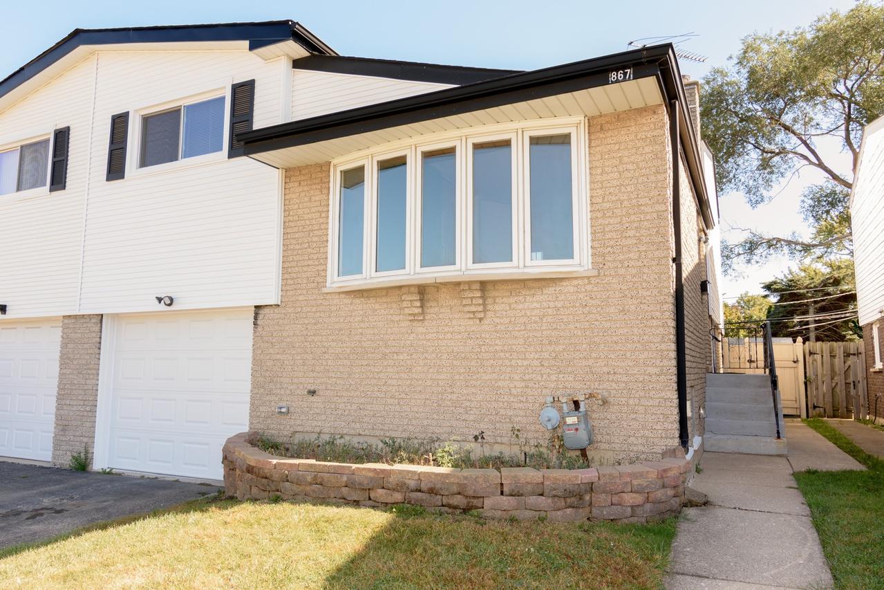 867 Beau Dr., Des Plaines, IL 60016