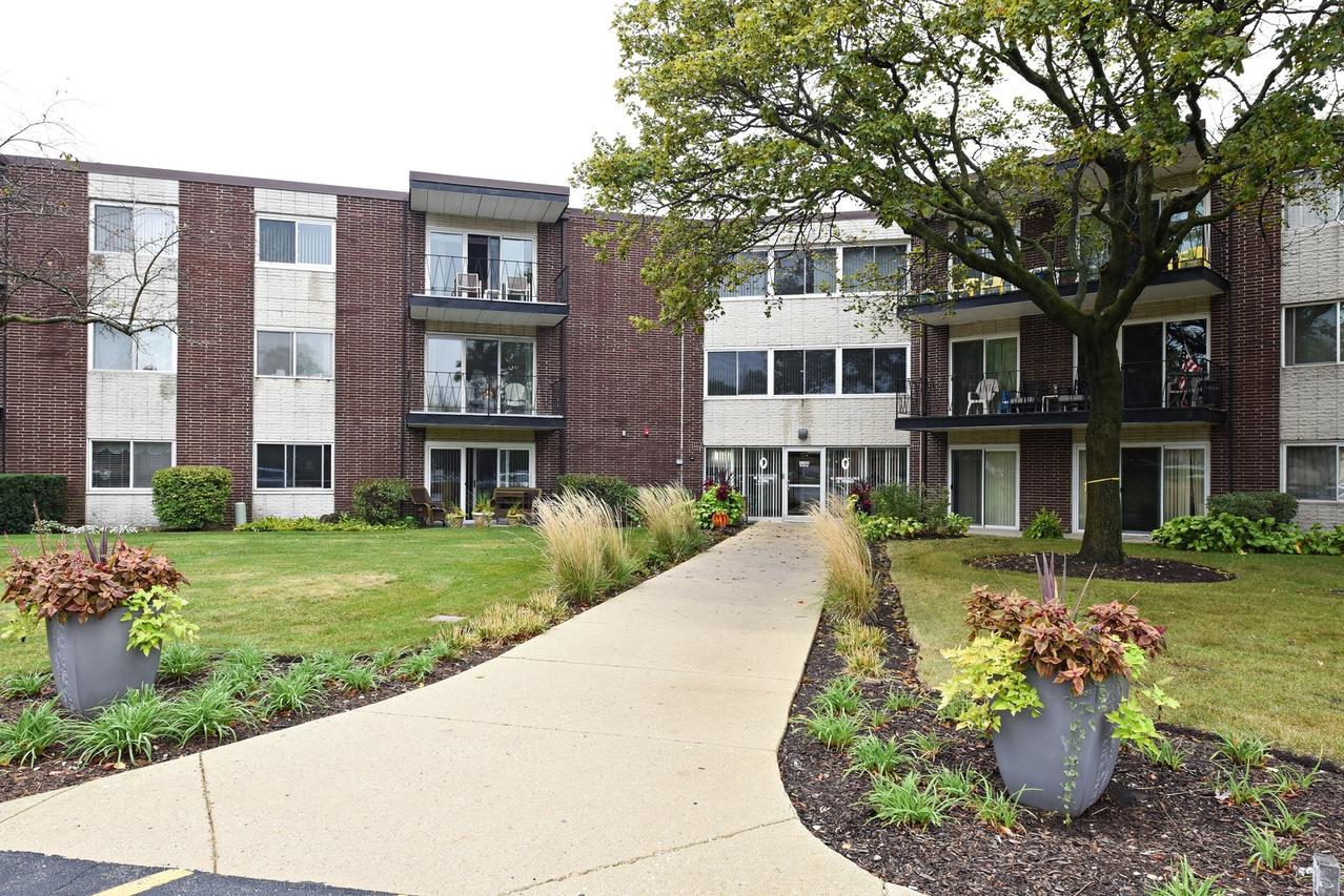 2800 Maple Ave. #22A, Downers Grove, IL 60515