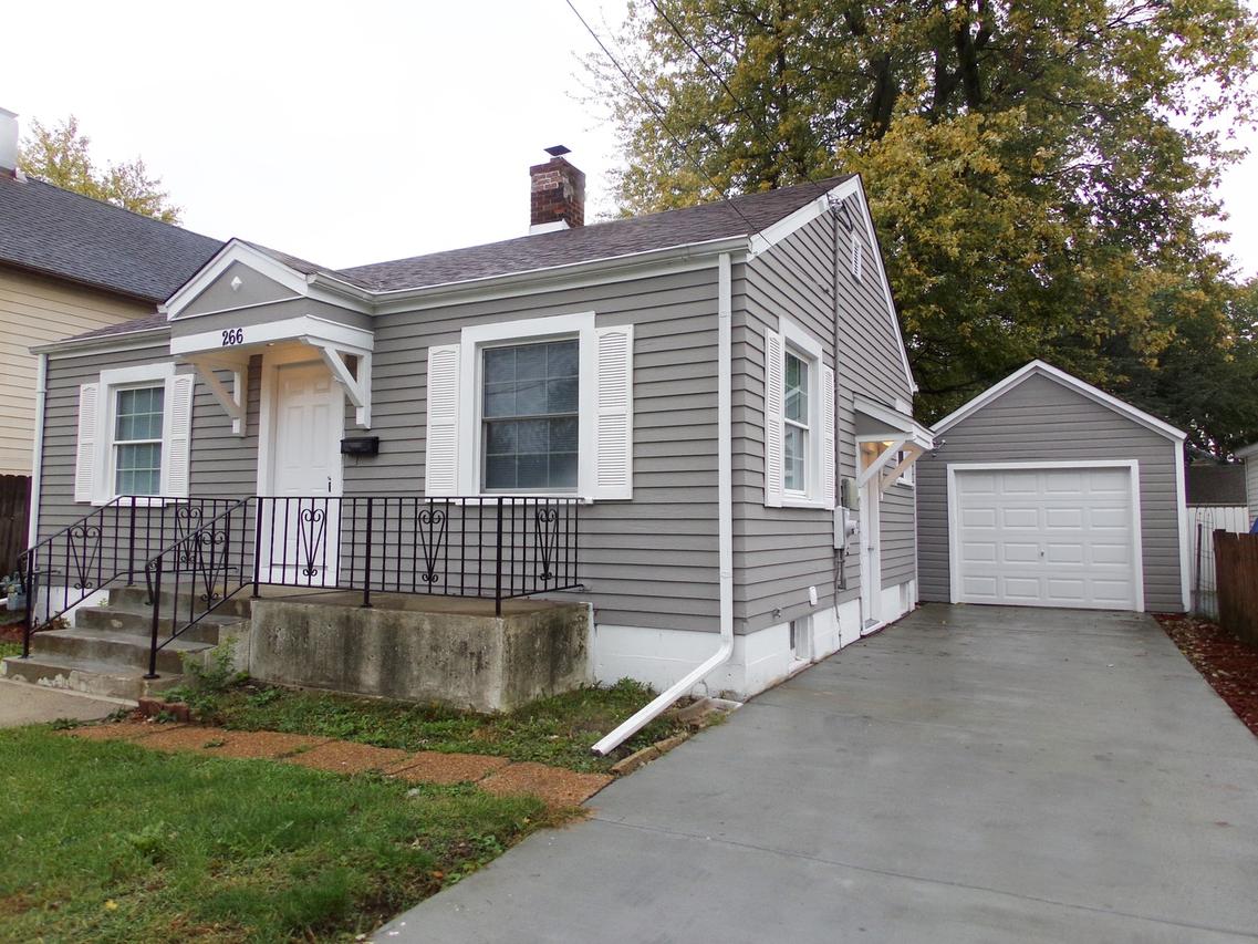 266 Schiller Ave., Aurora, IL 60505
