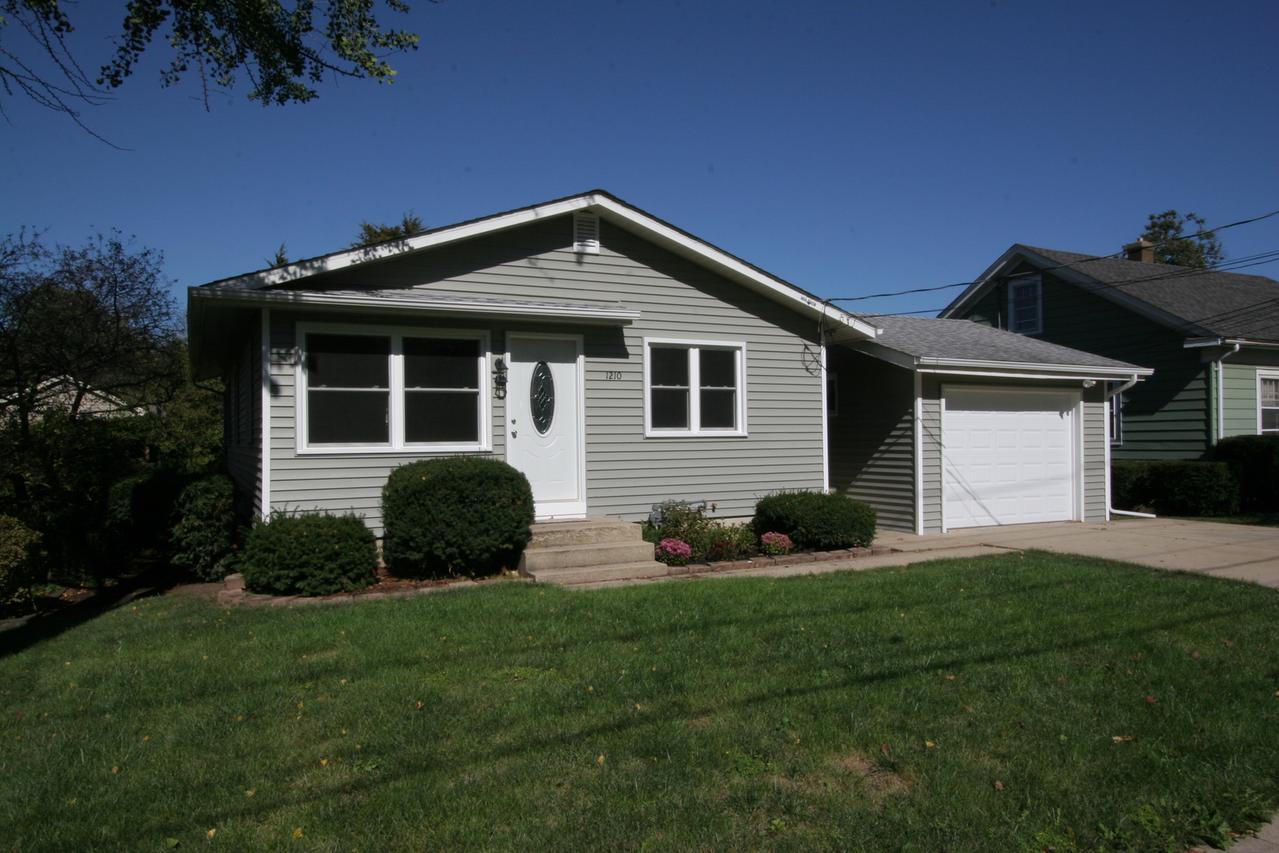 1210 Indiana Ave., St. Charles, IL 60174