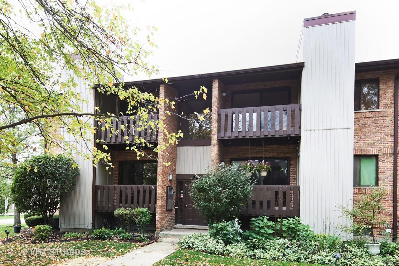 324 Sheridan Dr. #2B, Willowbrook, IL 60527