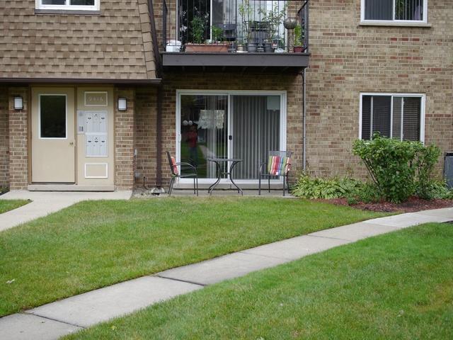 9416 Bay Colony Dr. #1N, Des Plaines, IL 60016
