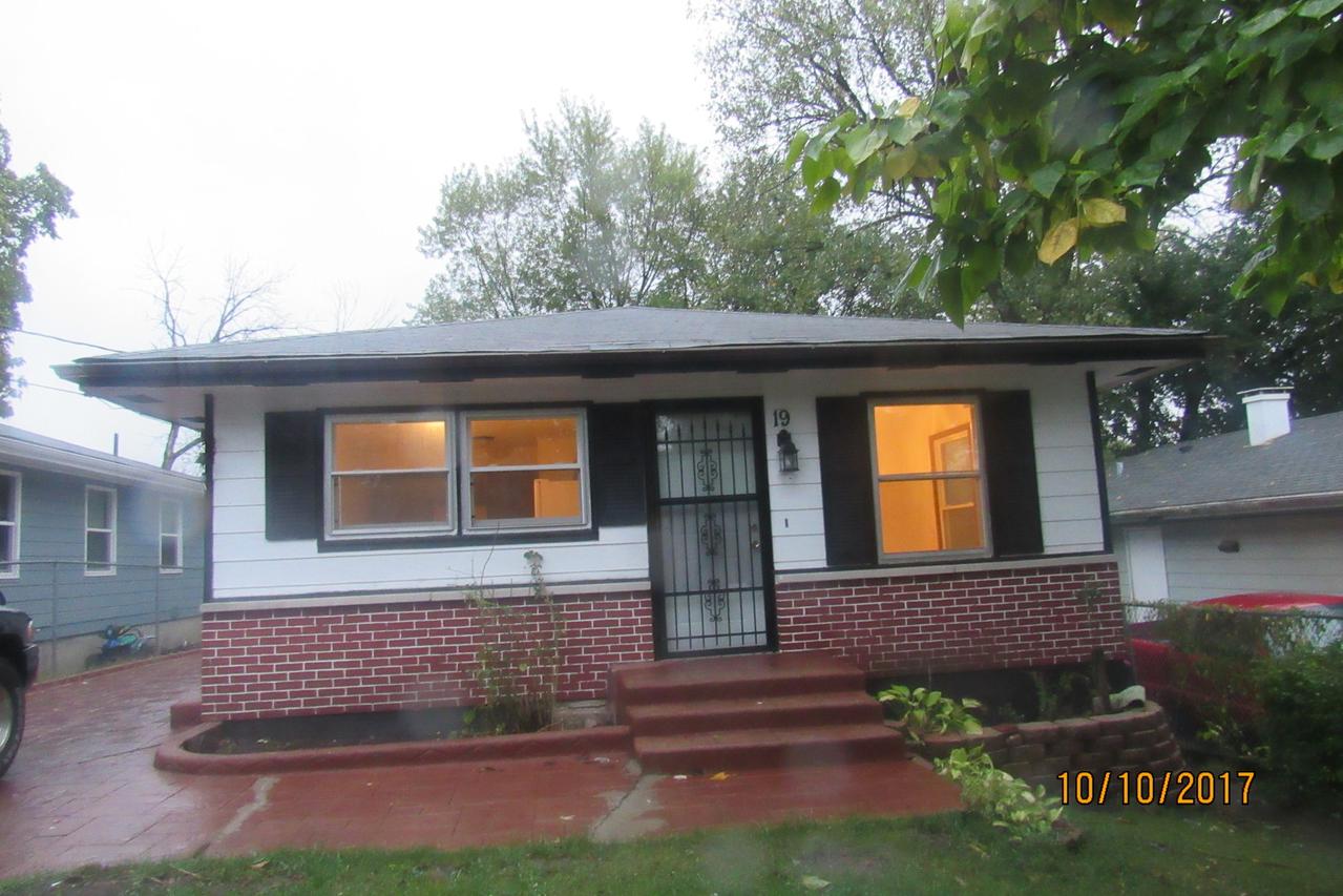 19 N Sumner Ave., Aurora, IL 60505