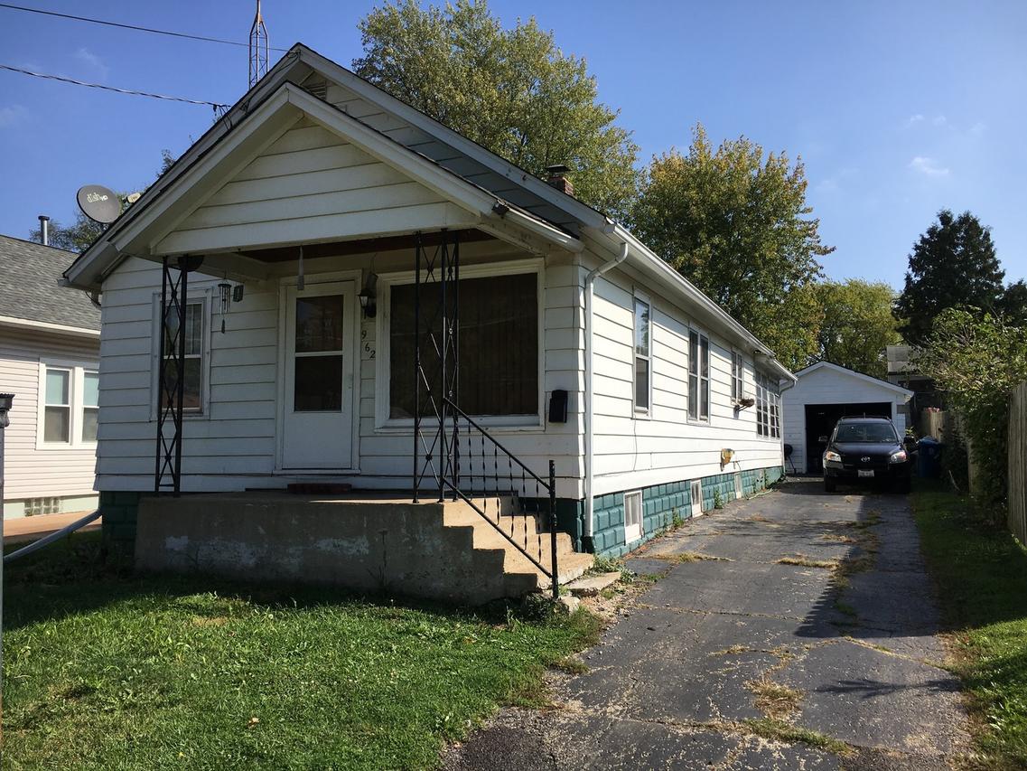 962 Sard Ave., Aurora, IL 60506