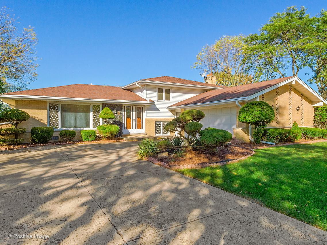7102 Walden Ln., Darien, IL 60561
