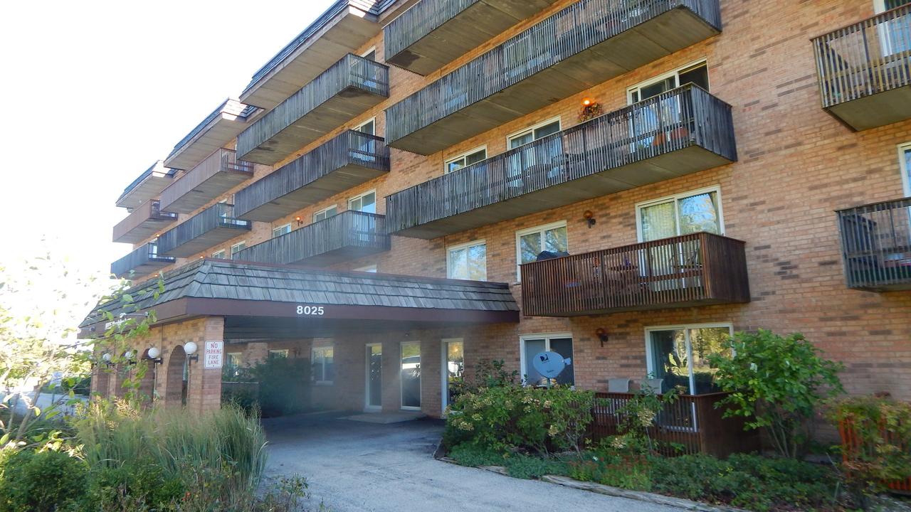 8025 Woodglen Ln. #205, Downers Grove, IL 60516