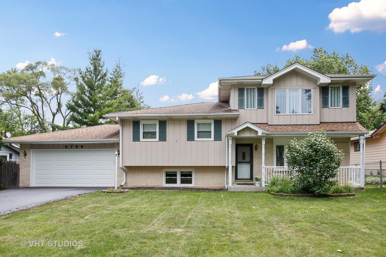 6709 Crest Rd., Darien, IL 60561