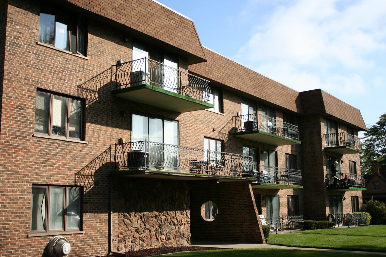 9535 Mayfield Ave. #201, Oak Lawn, IL 60453