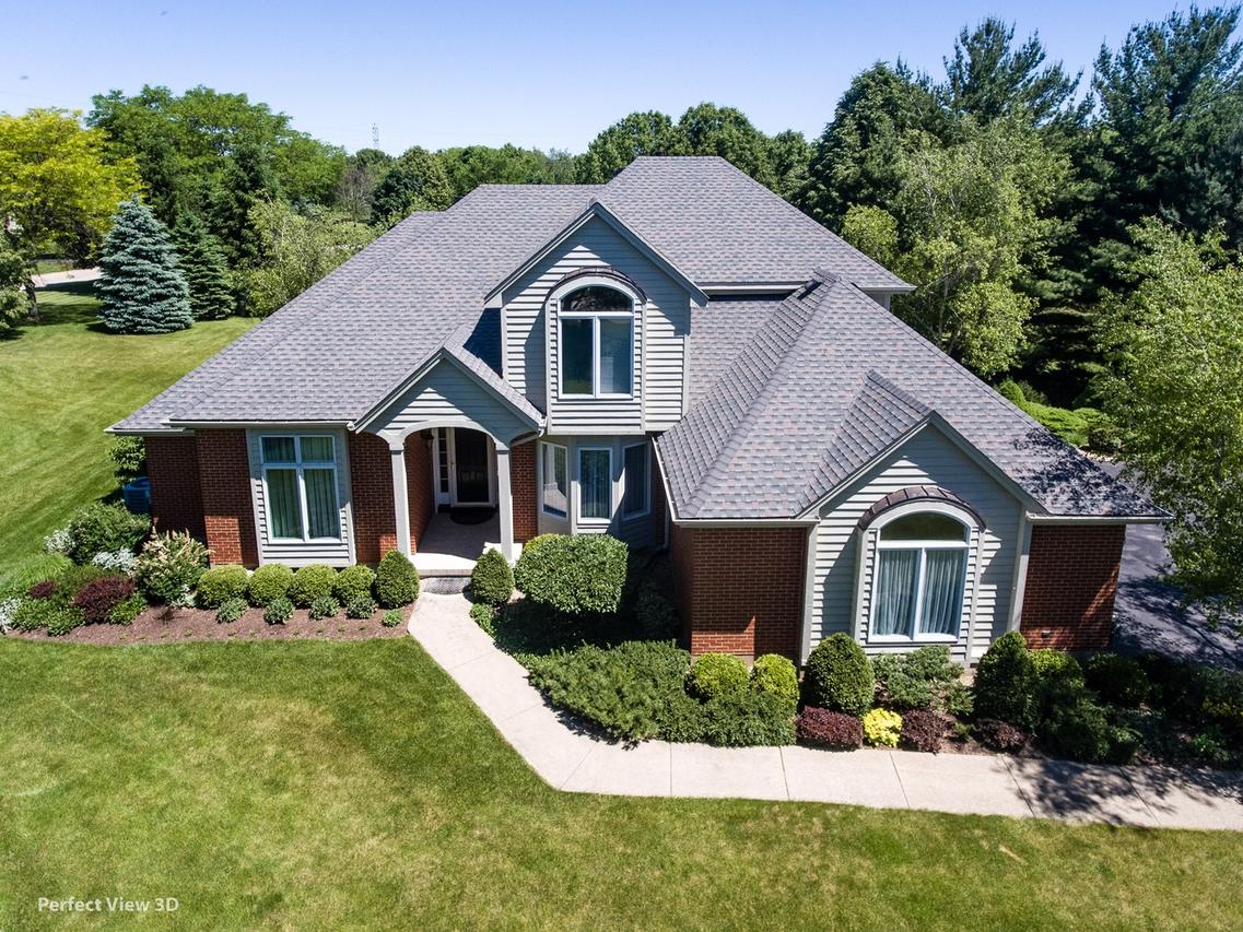 12 Fenview Ct., Oakwood Hills, IL 60013