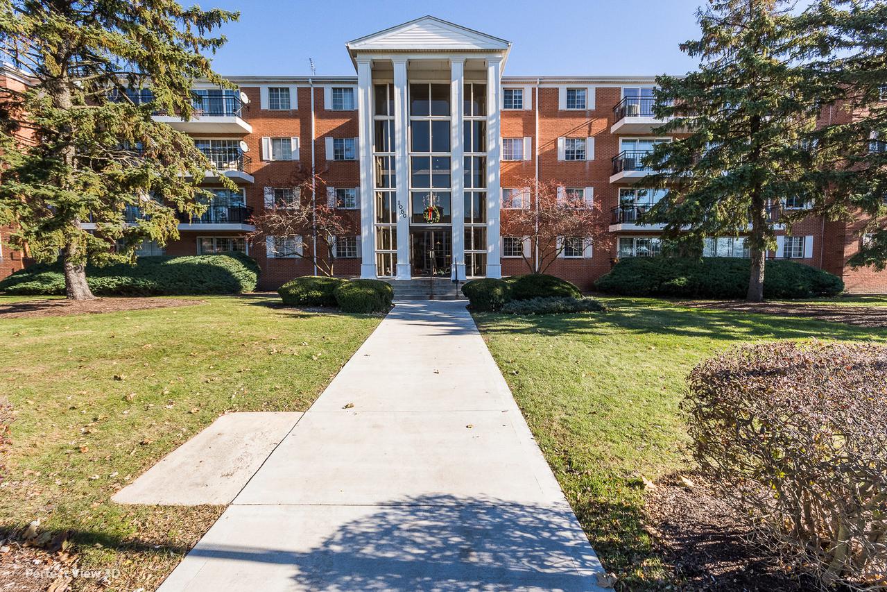 1050 N Farnsworth Ave. #401, Aurora, IL 60505