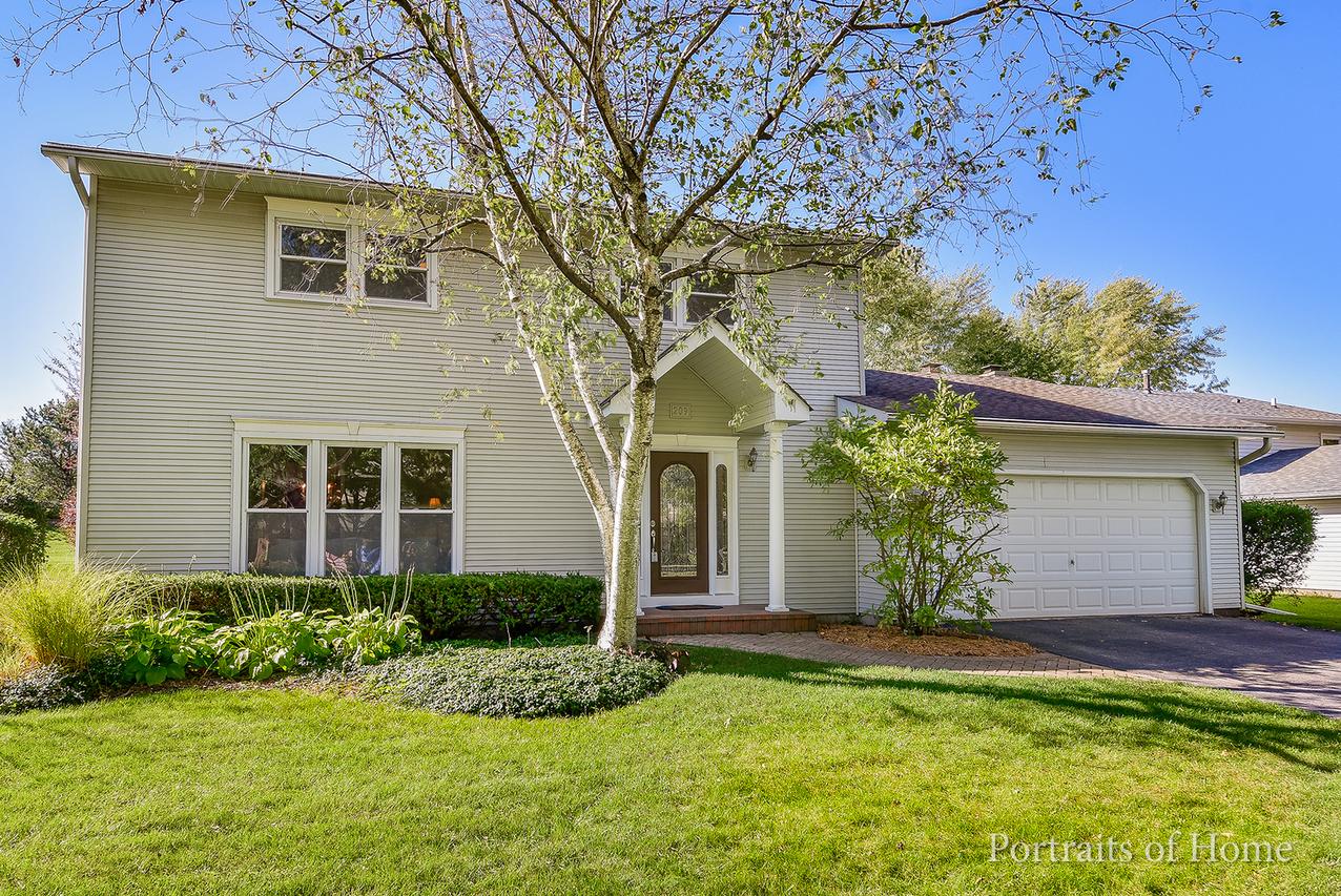 209 Willoway Dr., Naperville, IL 60540
