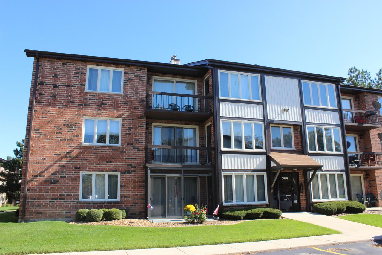 5000 Circle Ct. #807, Crestwood, IL 60418