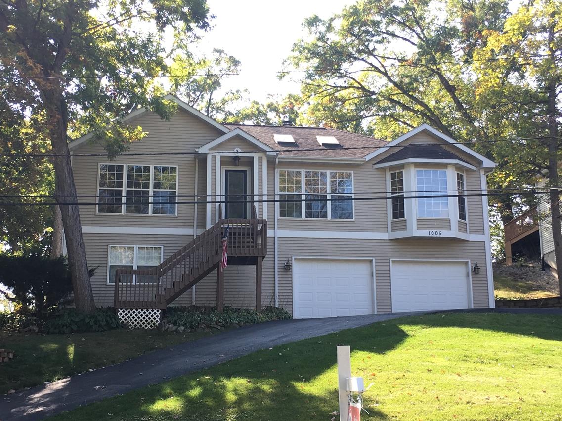 1005 Valley Ave., Mchenry, IL 60051